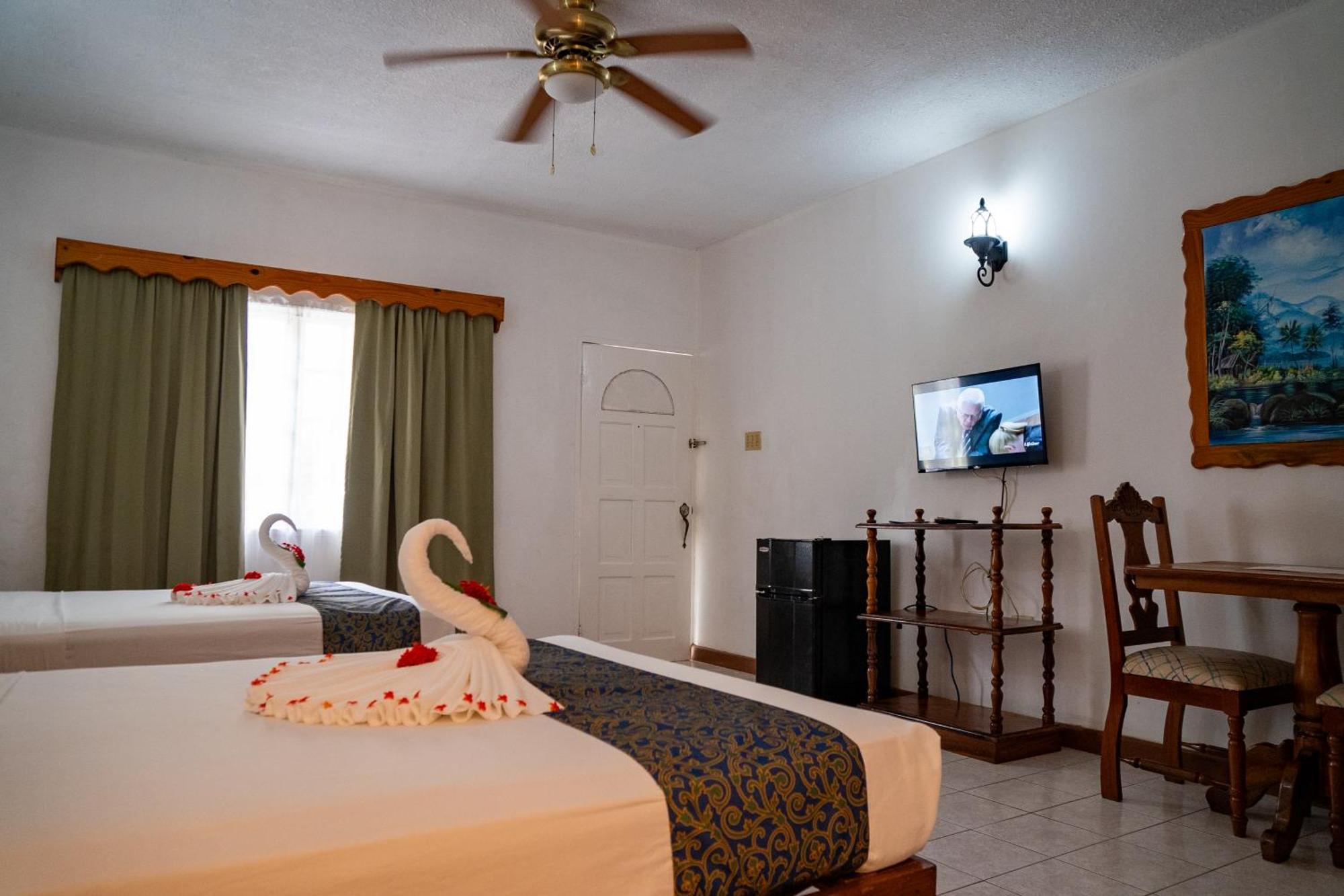Merrils Beach Resort II Негрил Екстериор снимка