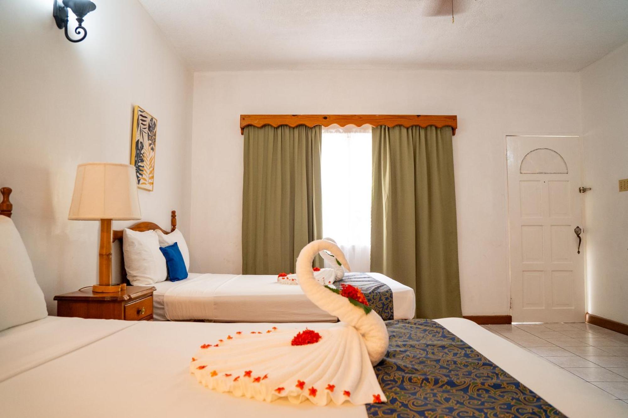 Merrils Beach Resort II Негрил Екстериор снимка