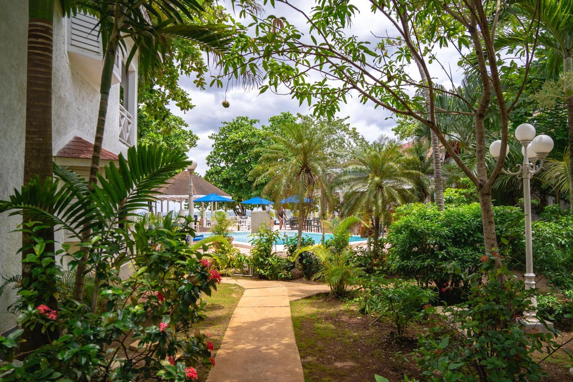 Merrils Beach Resort II Негрил Екстериор снимка