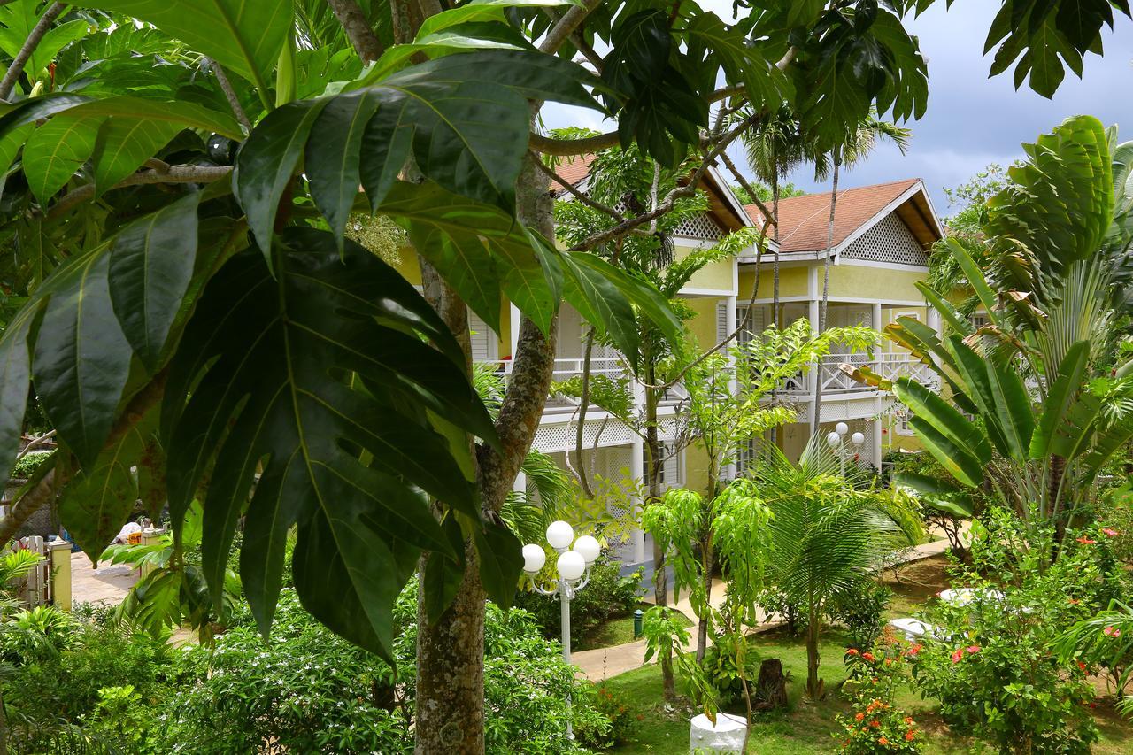 Merrils Beach Resort II Негрил Екстериор снимка